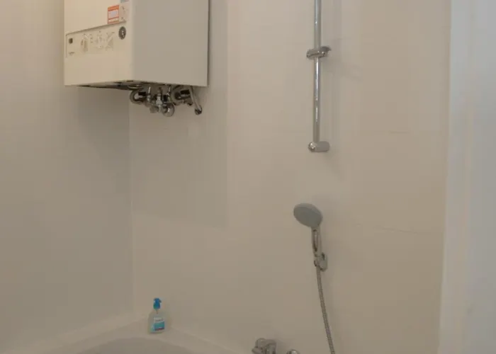 Brand New - - Quiet - 14 Apartment *