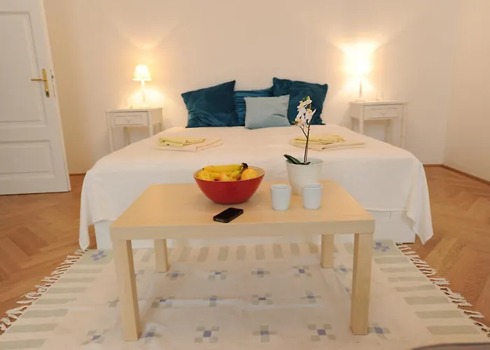 Brand New - - Quiet - 14 Apartment *